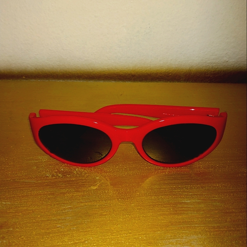 Retro 1950's shades.